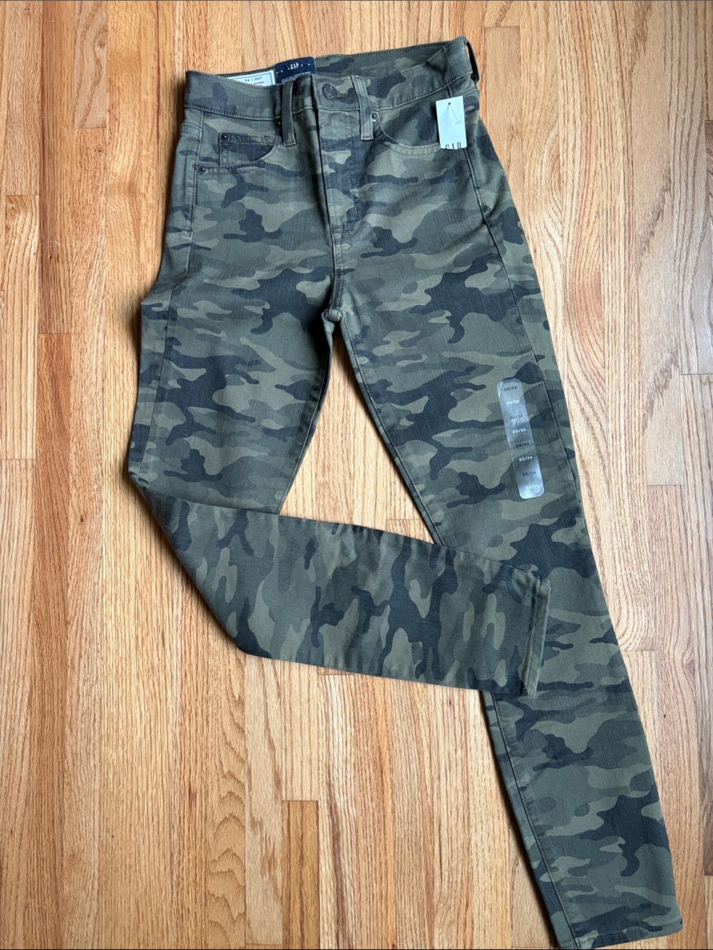 GAP 24” skinny high rise stretch Camouflage Slim Chinos - Olive & Dark Green